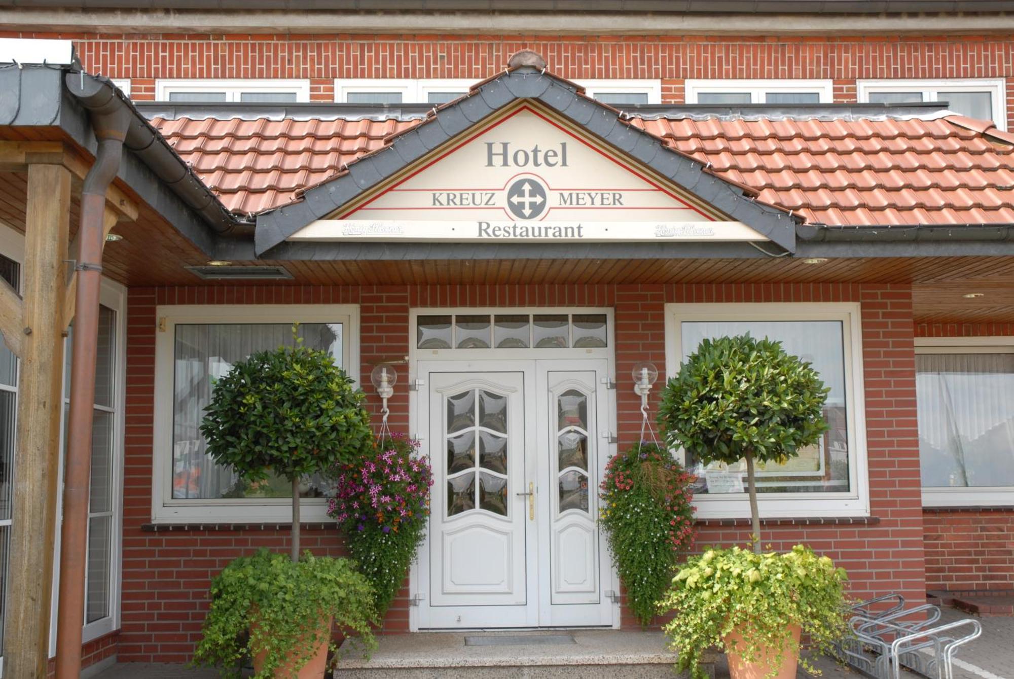 Land-Gut-Hotel Restaurant Kreuz Meyer Штур Екстер'єр фото