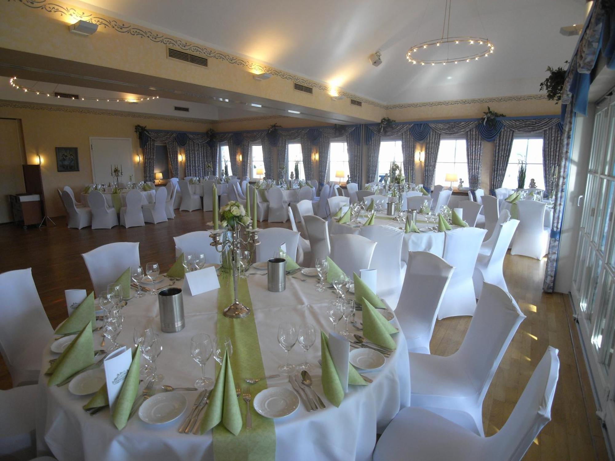 Land-Gut-Hotel Restaurant Kreuz Meyer Штур Екстер'єр фото